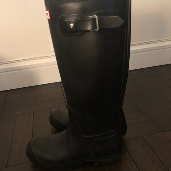 Black HUNTER rubber boots - size 9 female (8 male) - Picture 3 of 5